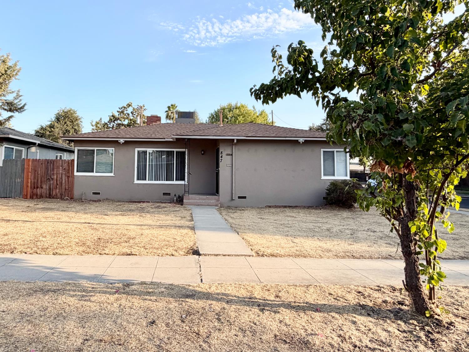 847 W Robinson Ave, Fresno, CA 93705