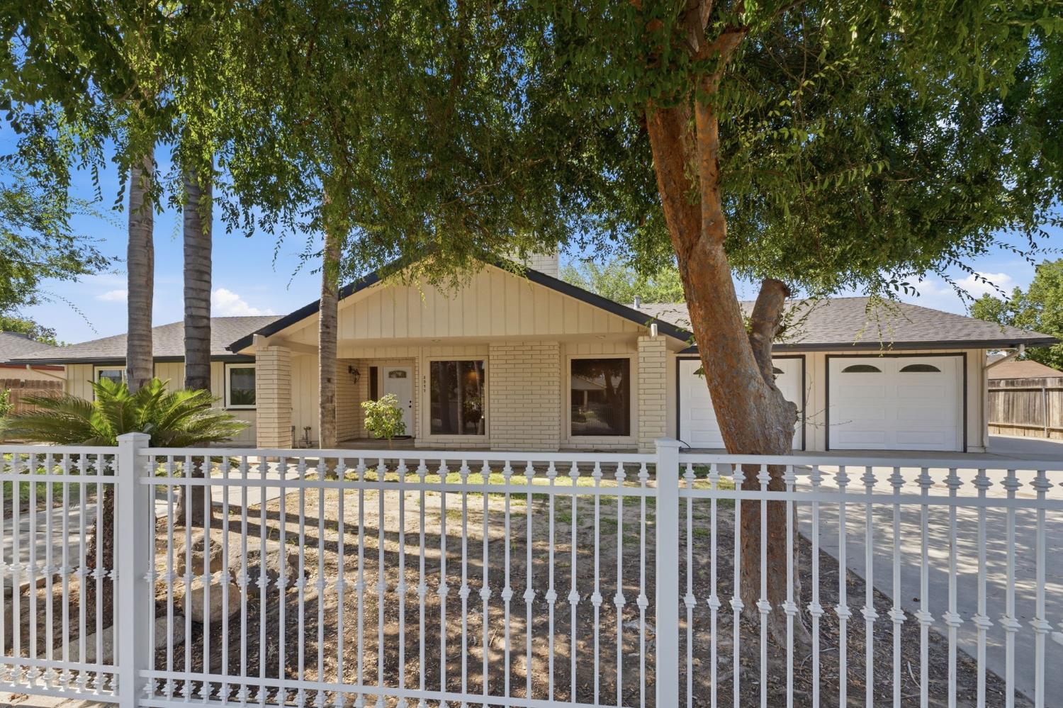 2577 W Noble, Caruthers, CA 93609