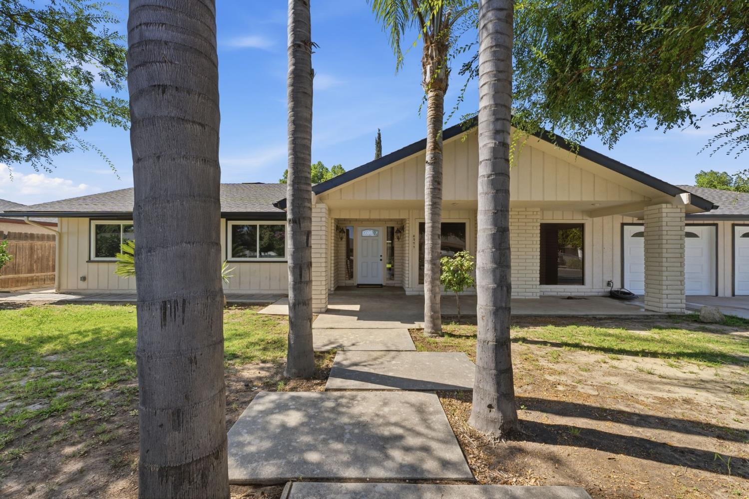 2577 W Noble, Caruthers, CA 93609