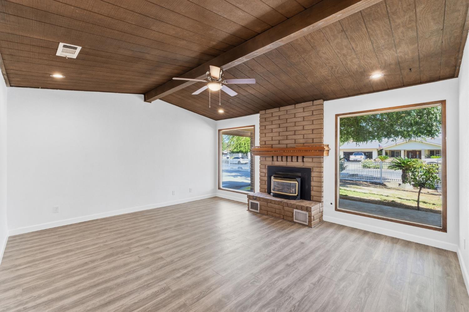 2577 W Noble, Caruthers, CA 93609