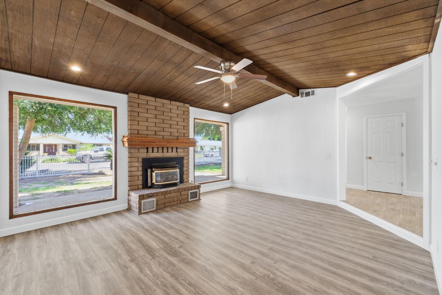 2577 W Noble, Caruthers, CA 93609