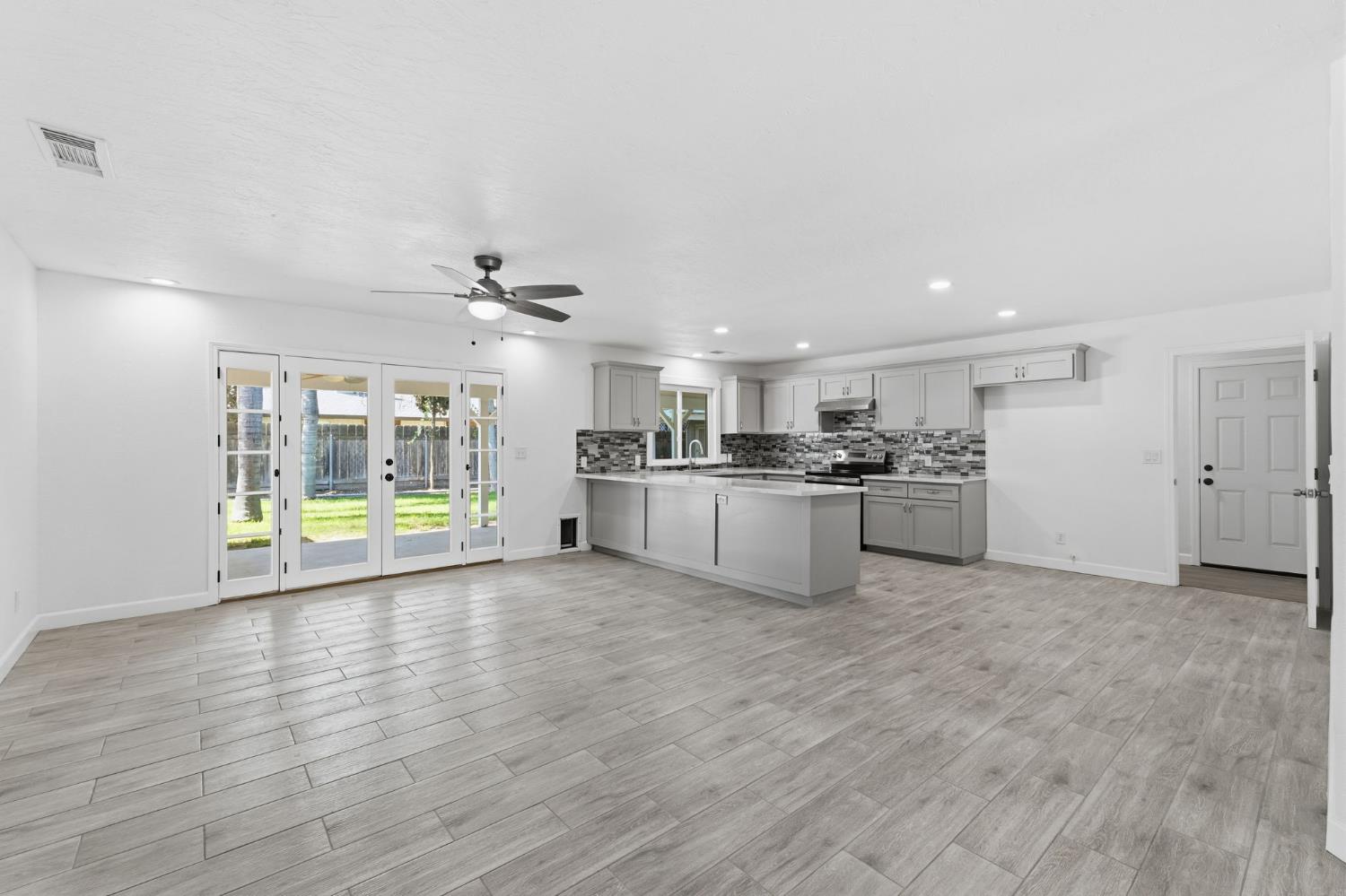 2577 W Noble, Caruthers, CA 93609
