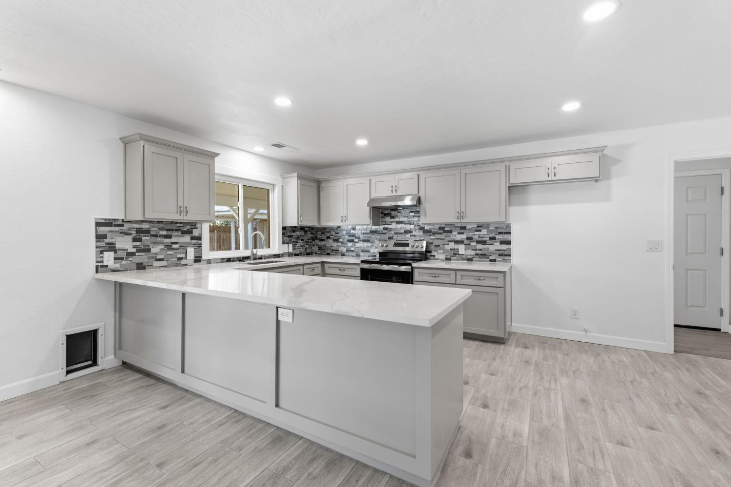 2577 W Noble, Caruthers, CA 93609
