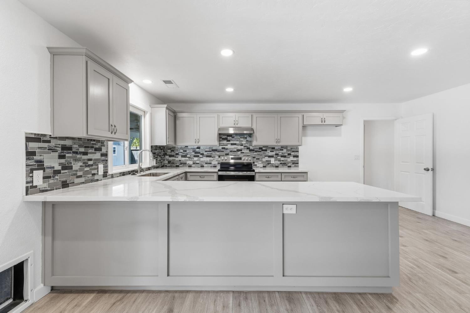 2577 W Noble, Caruthers, CA 93609