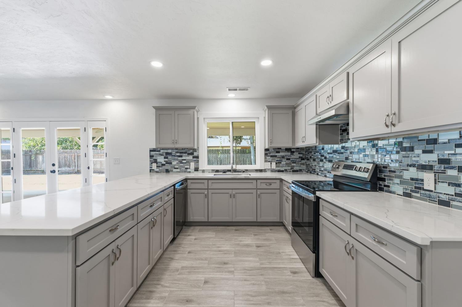 2577 W Noble, Caruthers, CA 93609
