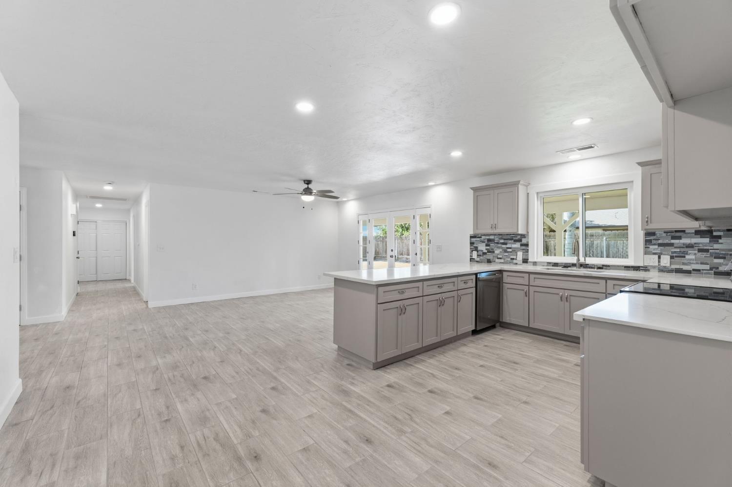 2577 W Noble, Caruthers, CA 93609