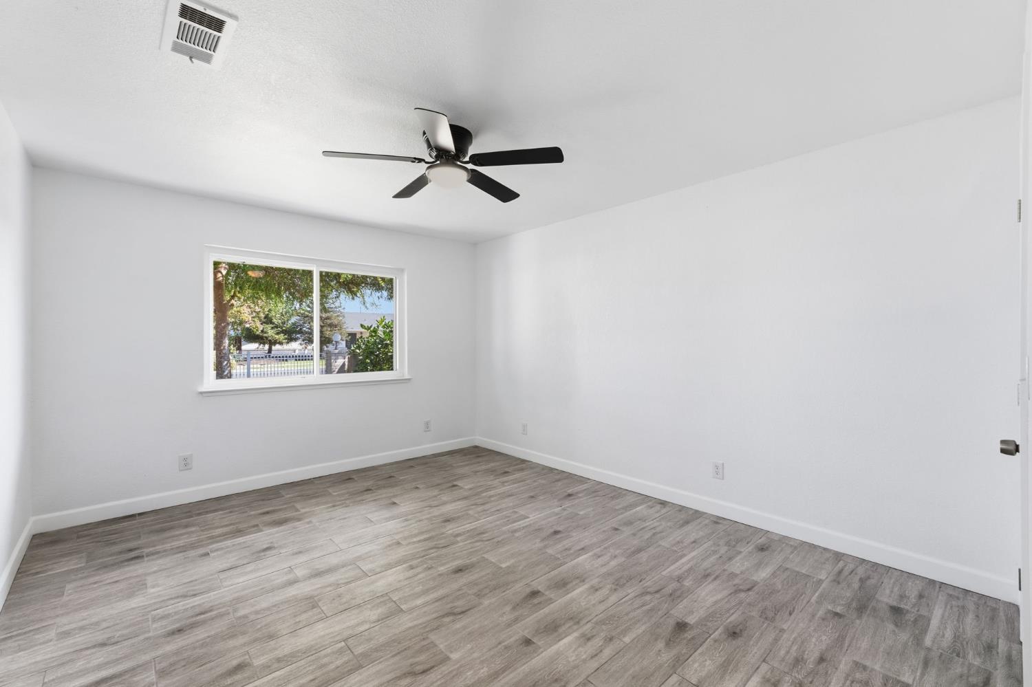 2577 W Noble, Caruthers, CA 93609