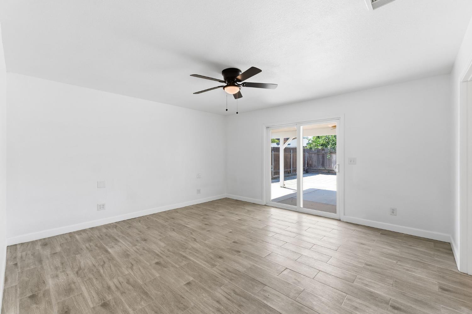 2577 W Noble, Caruthers, CA 93609