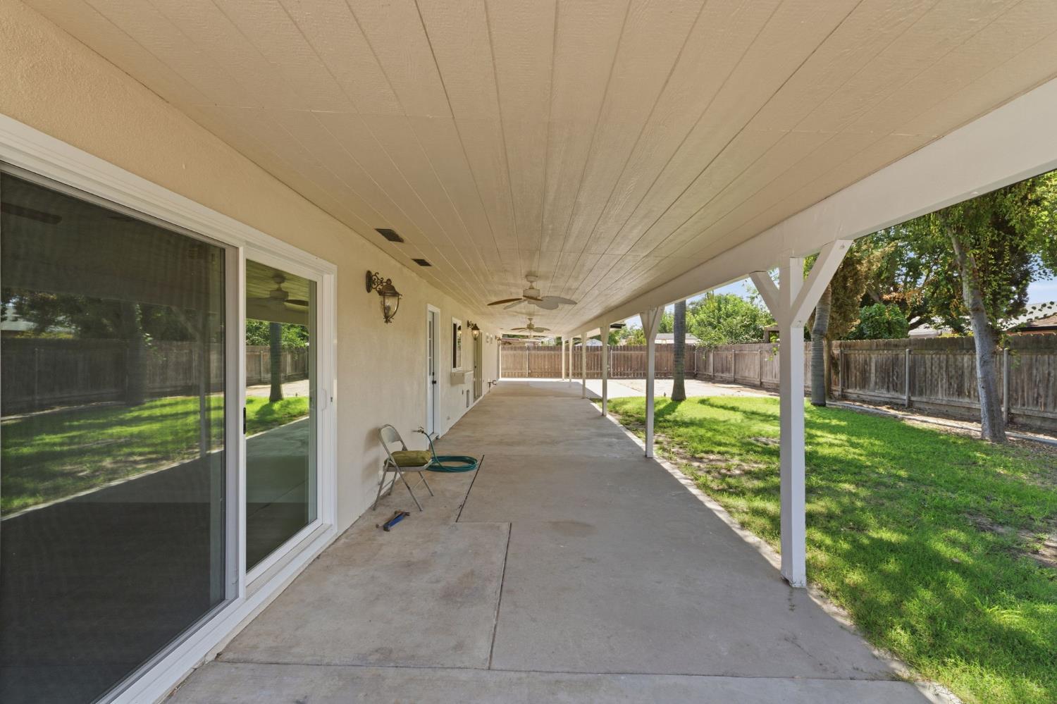 2577 W Noble, Caruthers, CA 93609