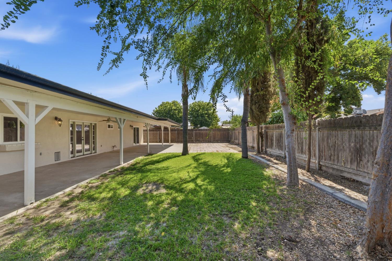 2577 W Noble, Caruthers, CA 93609