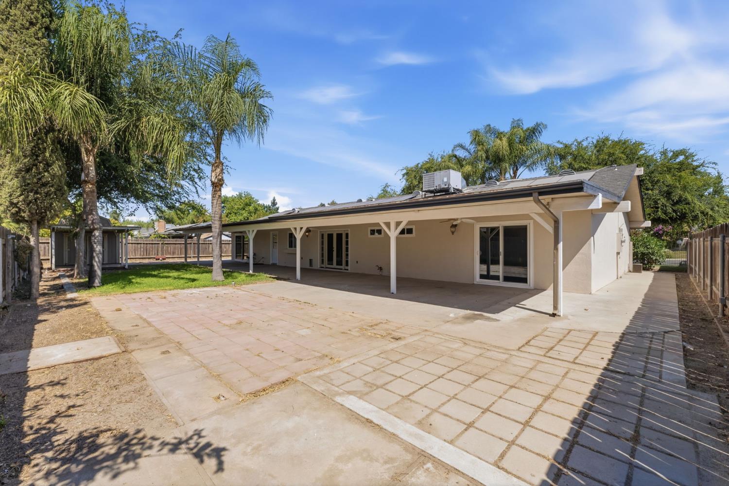 2577 W Noble, Caruthers, CA 93609