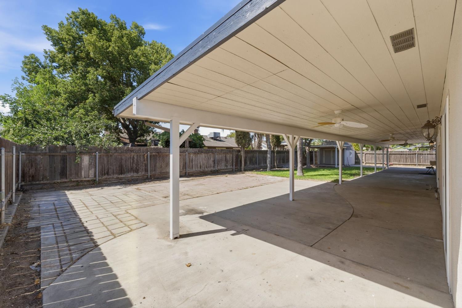 2577 W Noble, Caruthers, CA 93609