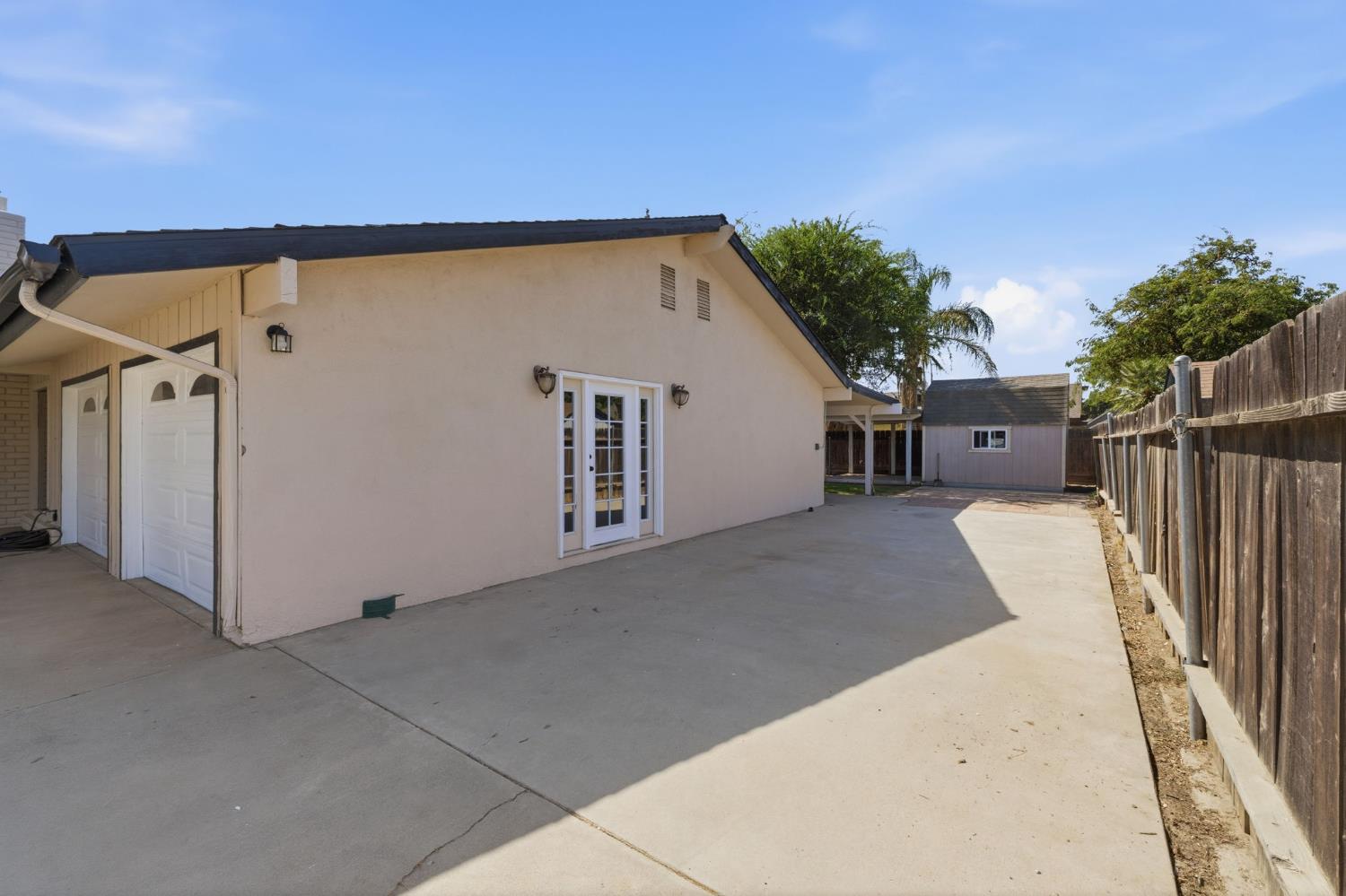 2577 W Noble, Caruthers, CA 93609