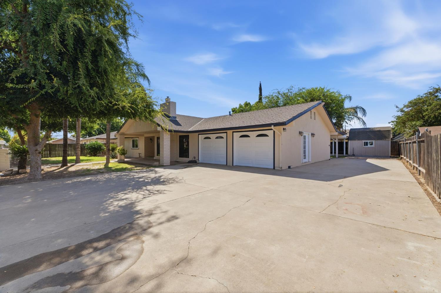 2577 W Noble, Caruthers, CA 93609