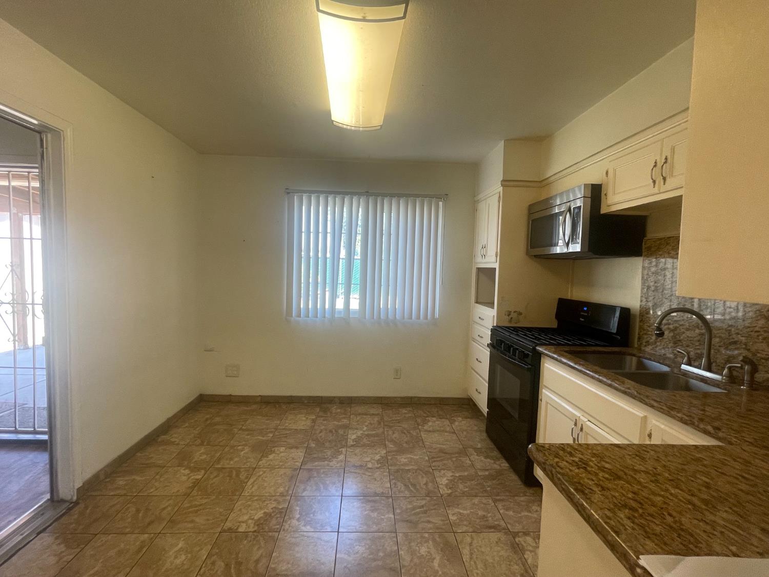 13495 S Marks, Caruthers, CA 93609