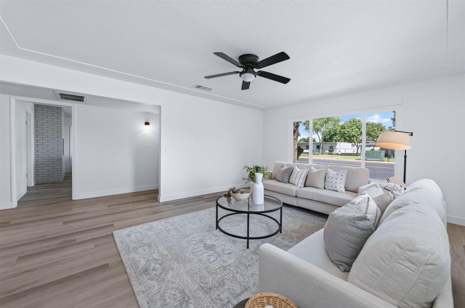 210 Sunnyside Ave, Clovis, CA 93611