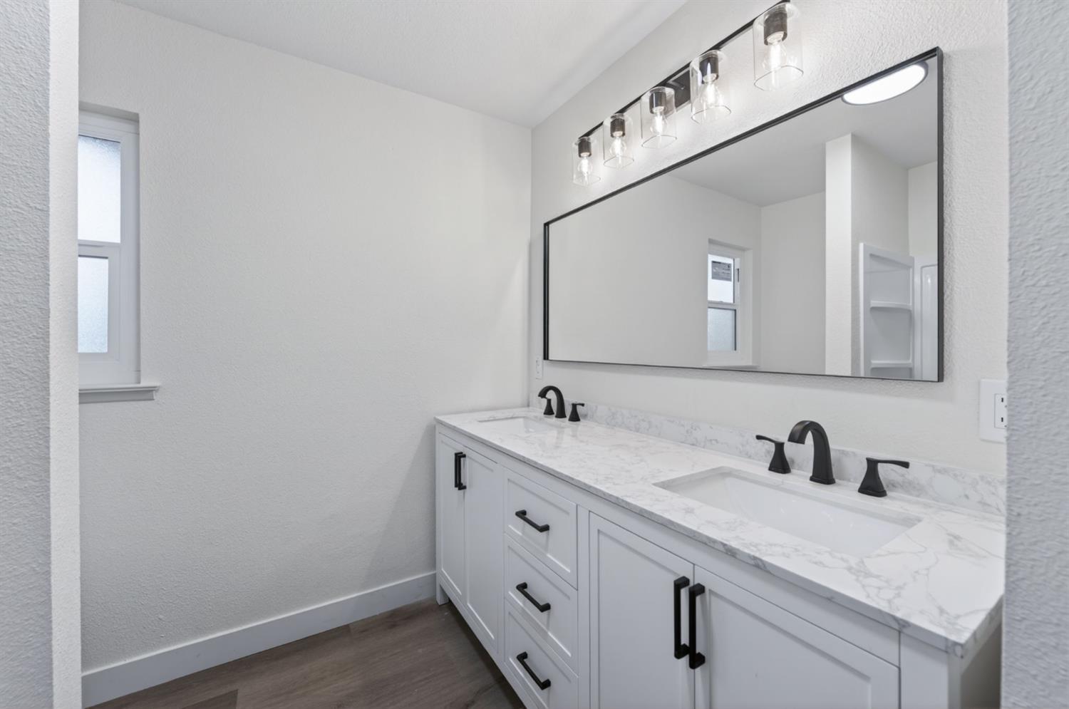 210 Sunnyside Ave, Clovis, CA 93611