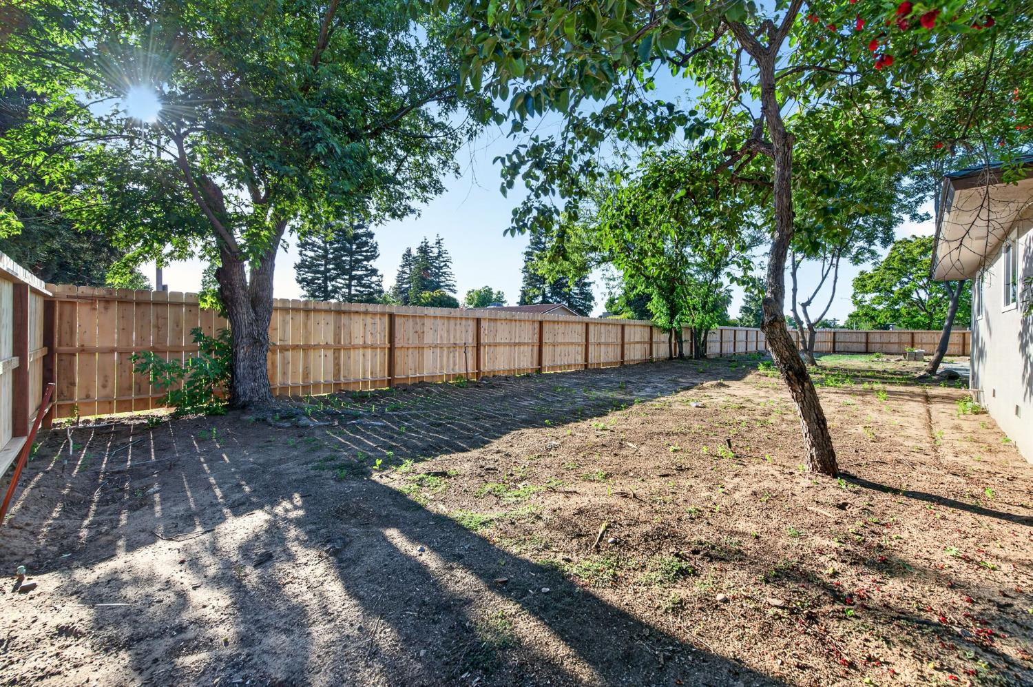 210 Sunnyside Ave, Clovis, CA 93611