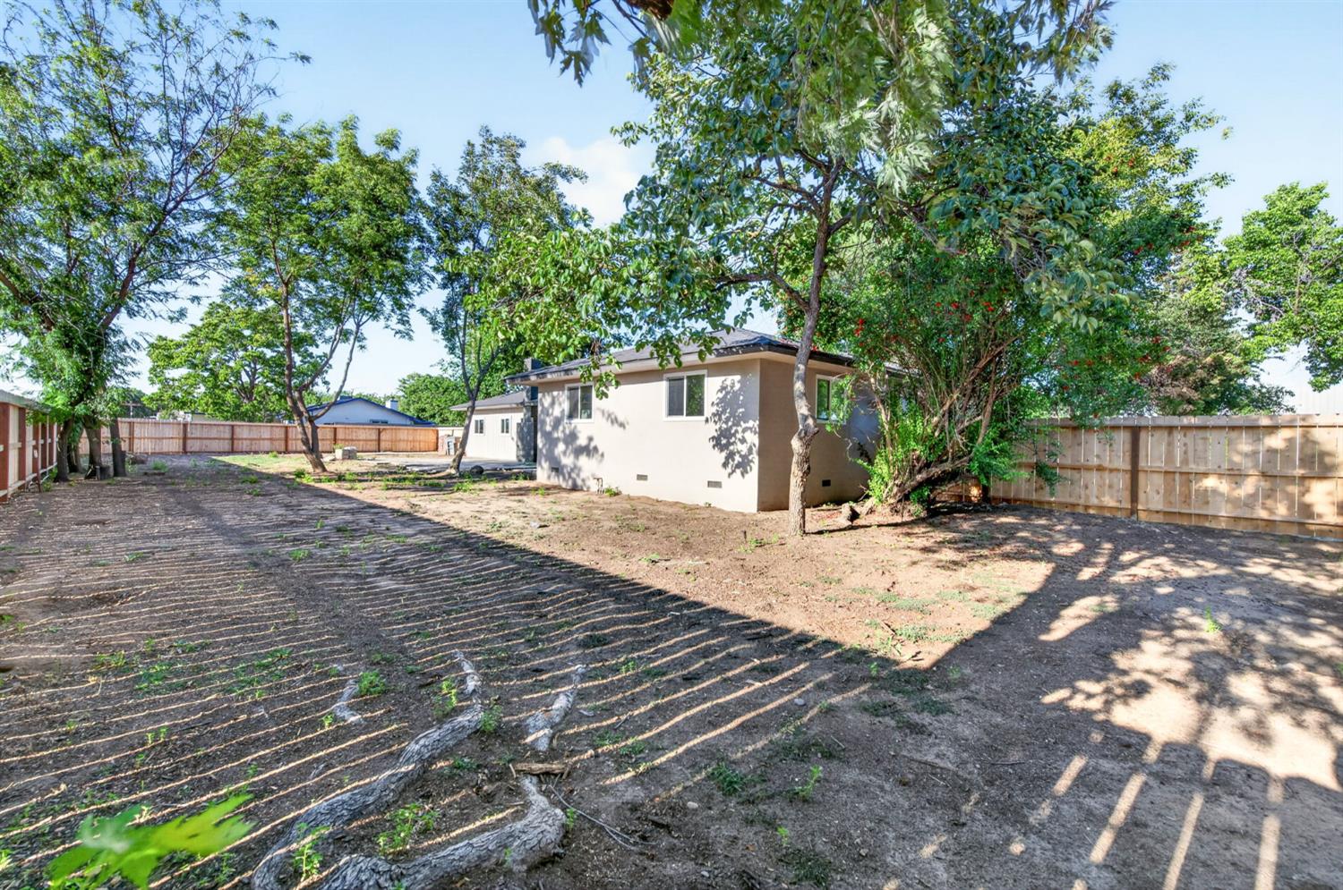 210 Sunnyside Ave, Clovis, CA 93611