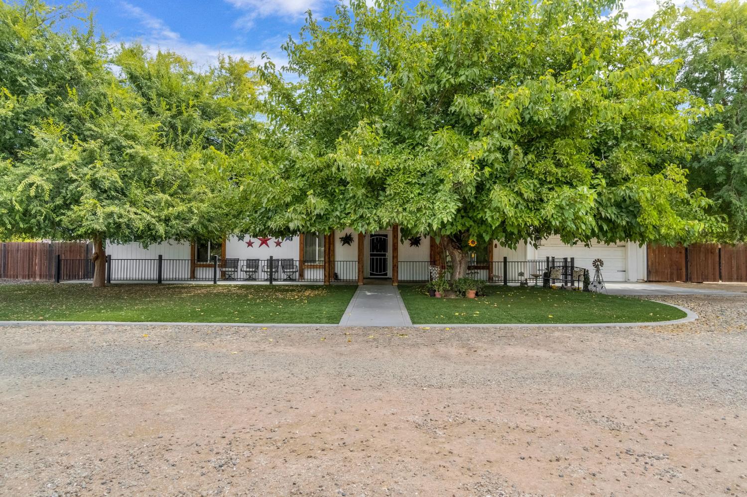 11975 Charlton Rd, Madera, CA 93636