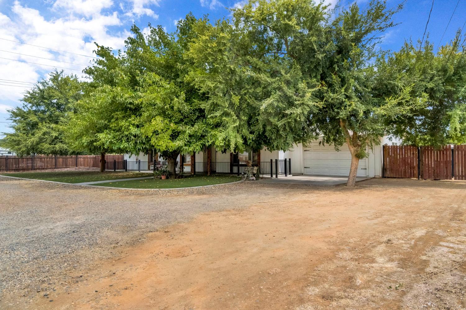 11975 Charlton Rd, Madera, CA 93636
