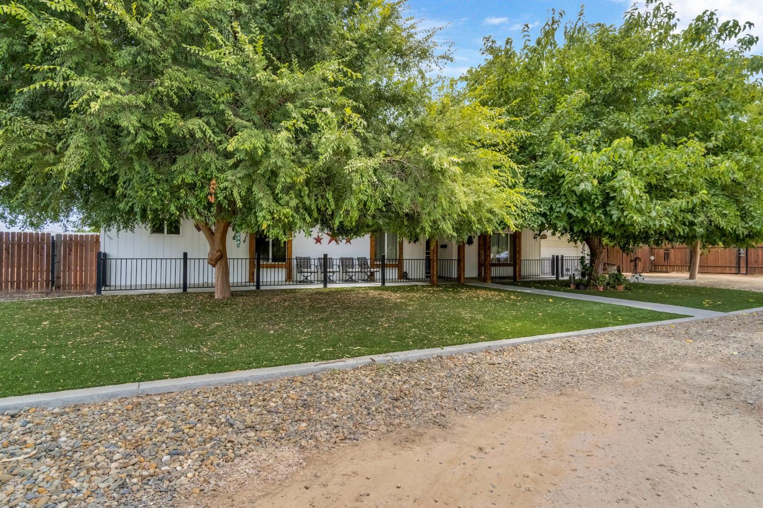 11975 Charlton Rd, Madera, CA 93636