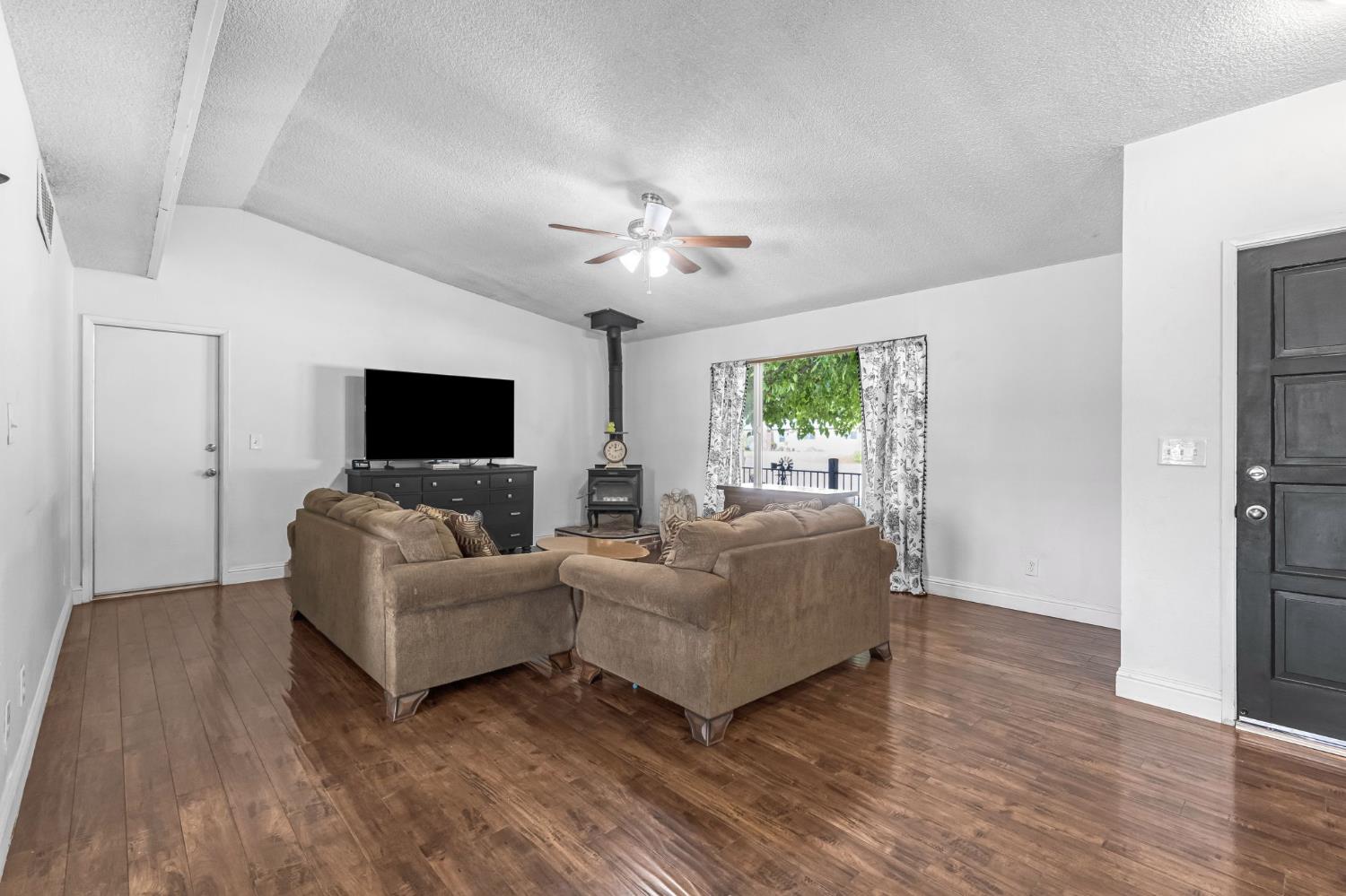 11975 Charlton Rd, Madera, CA 93636