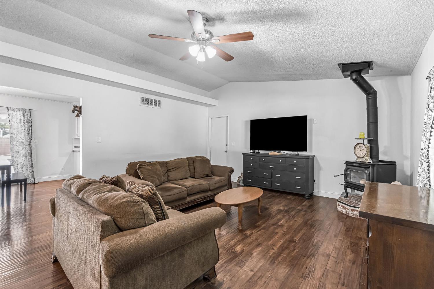11975 Charlton Rd, Madera, CA 93636