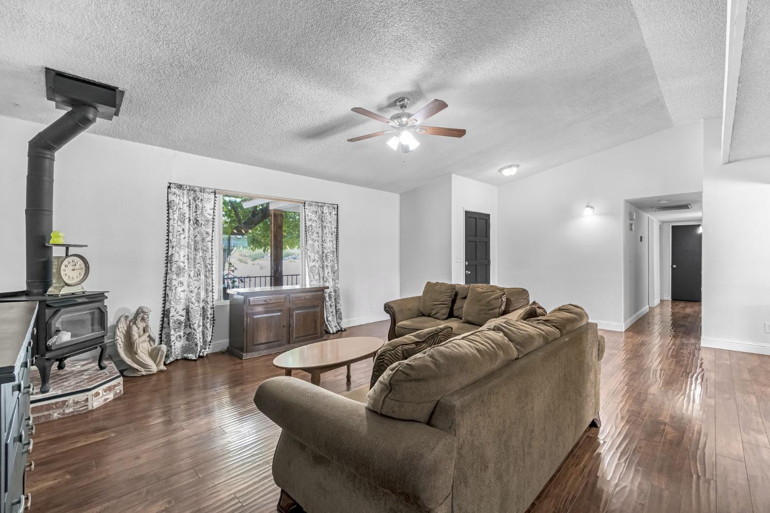 11975 Charlton Rd, Madera, CA 93636