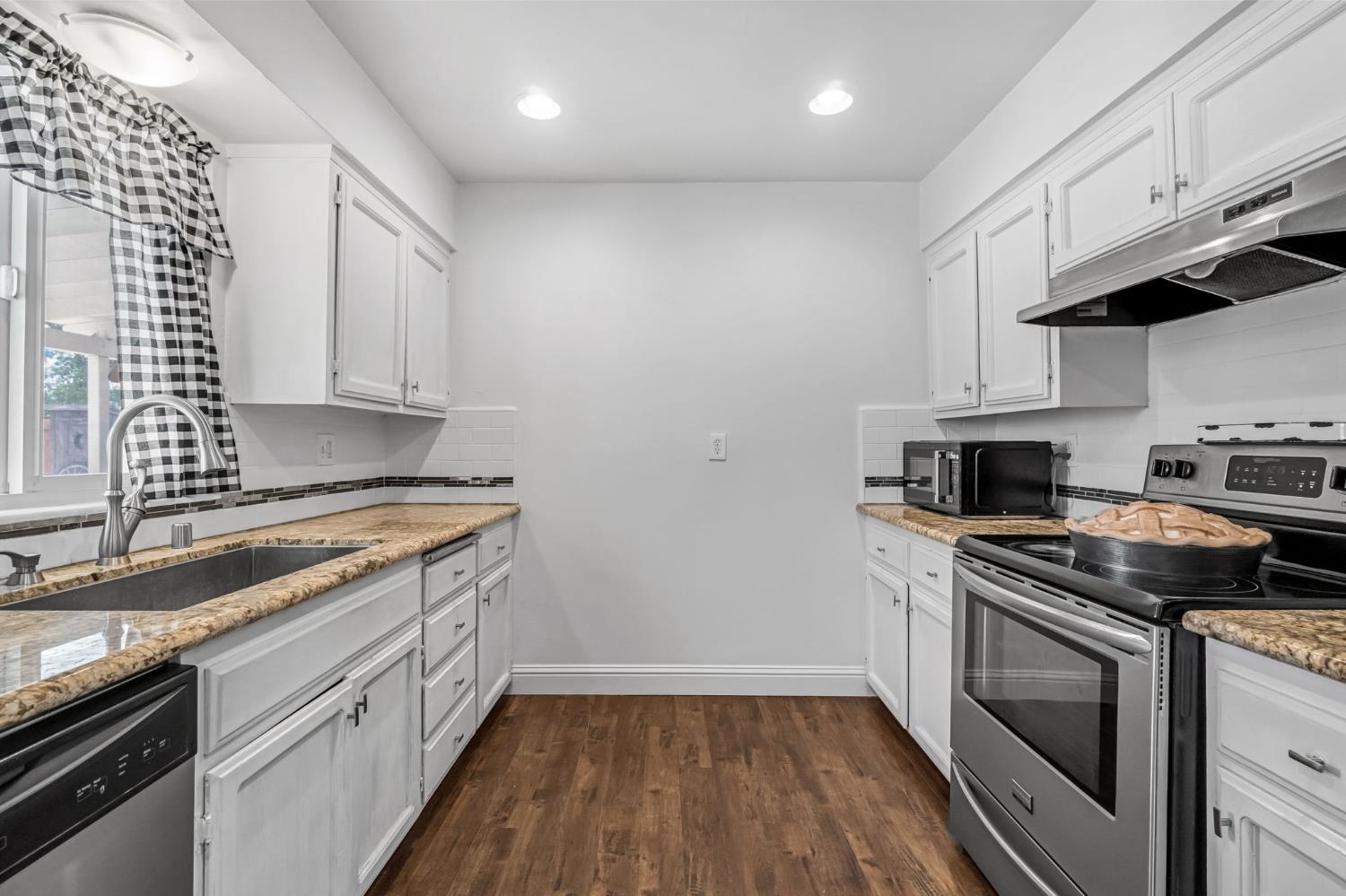 11975 Charlton Rd, Madera, CA 93636