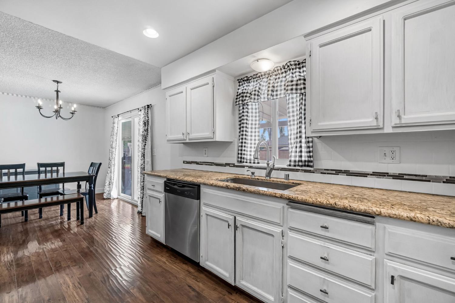 11975 Charlton Rd, Madera, CA 93636