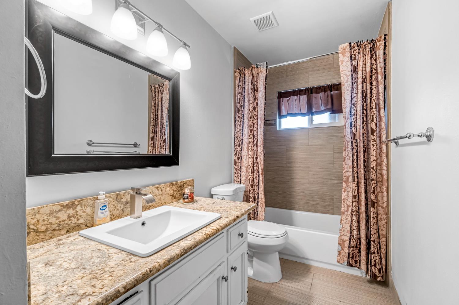 11975 Charlton Rd, Madera, CA 93636