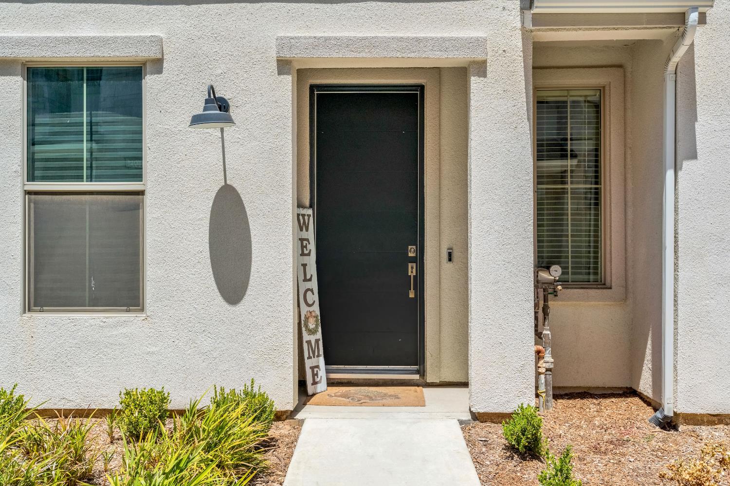 10964 N Honeysuckle Dr, Fresno, CA 93730