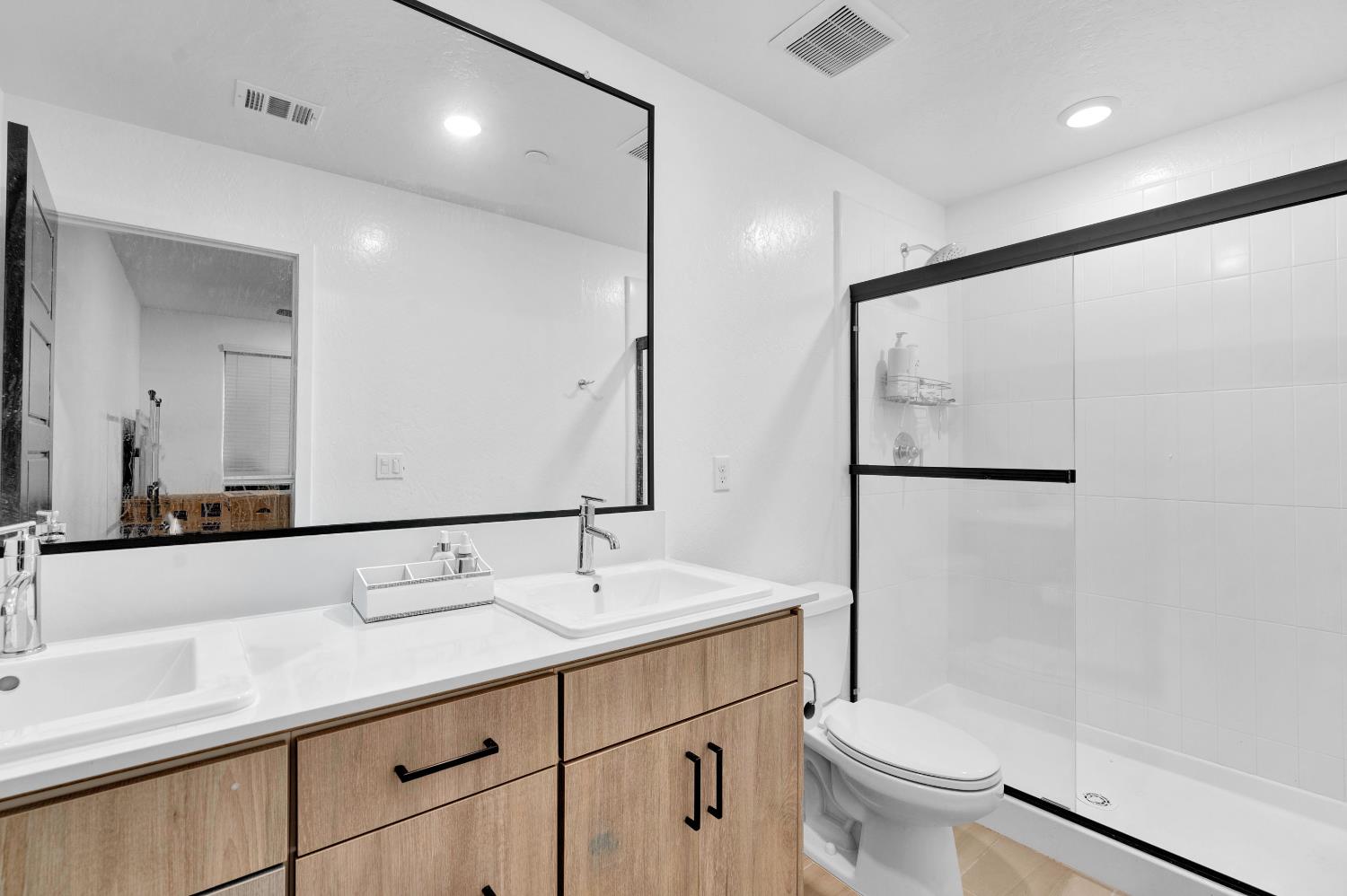 10964 N Honeysuckle Dr, Fresno, CA 93730