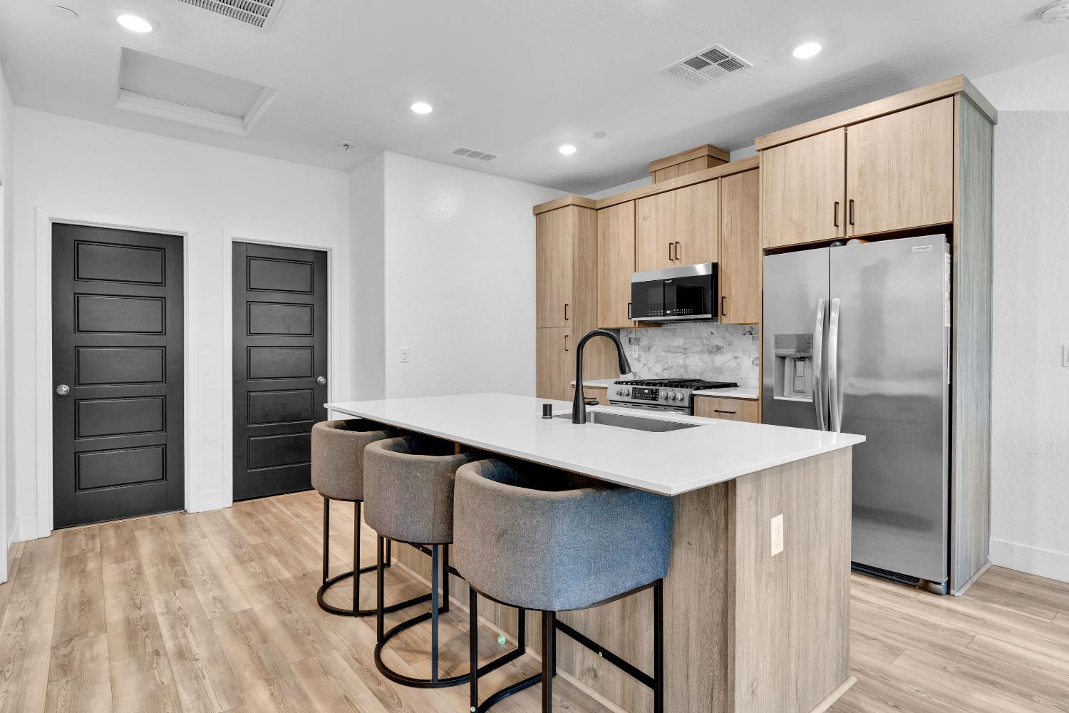10964 N Honeysuckle Dr, Fresno, CA 93730