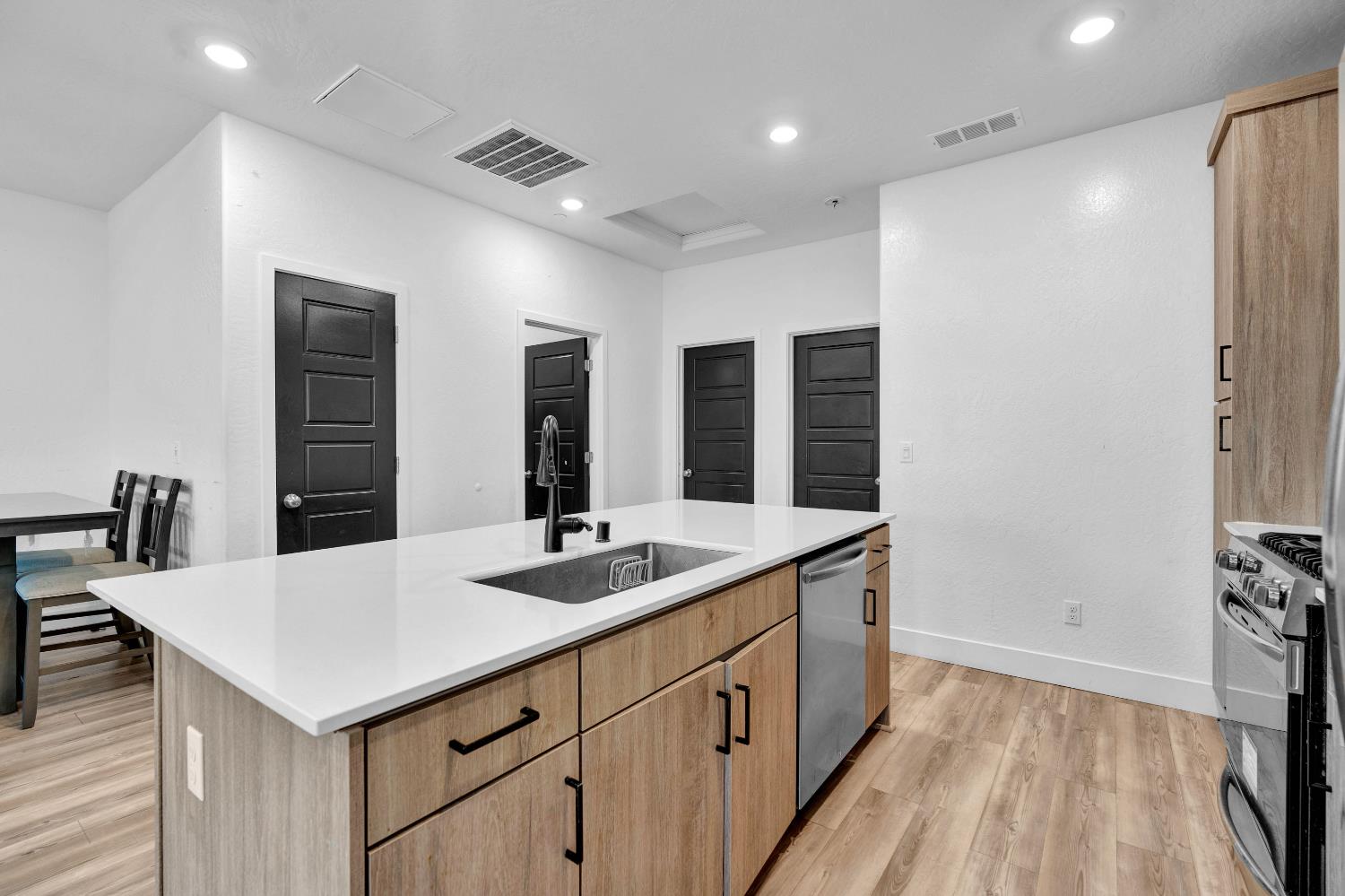 10964 N Honeysuckle Dr, Fresno, CA 93730