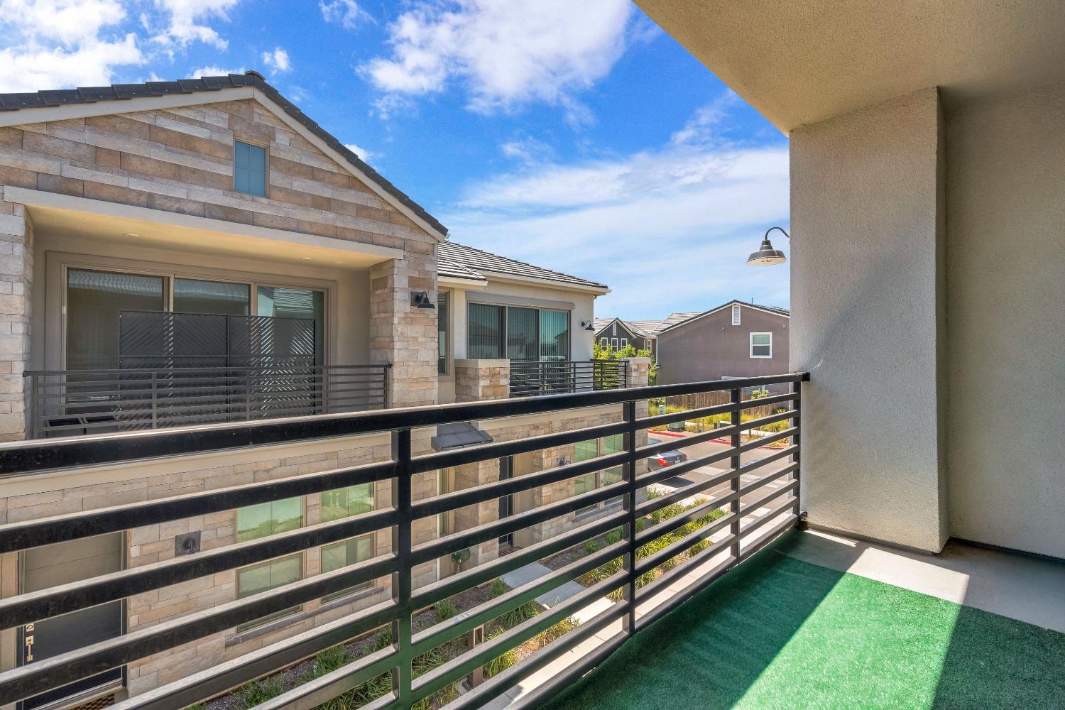 10964 N Honeysuckle Dr, Fresno, CA 93730