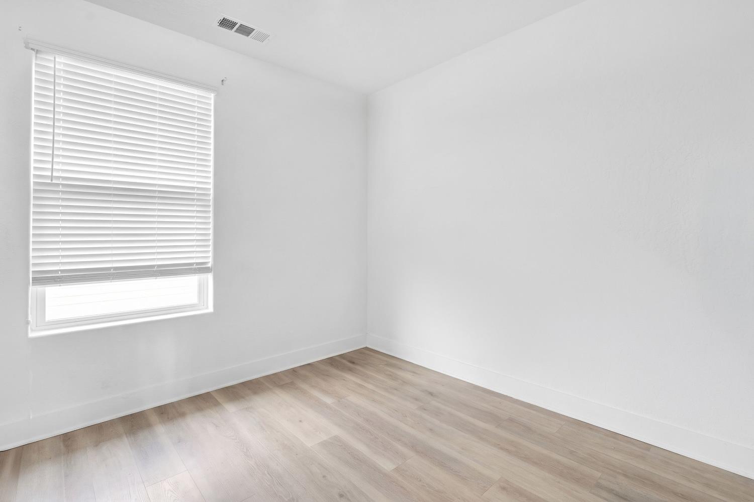 10964 N Honeysuckle Dr, Fresno, CA 93730