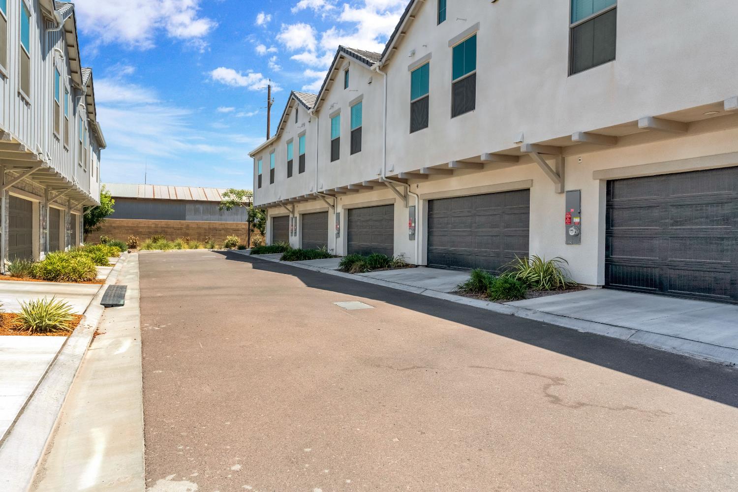 10964 N Honeysuckle Dr, Fresno, CA 93730