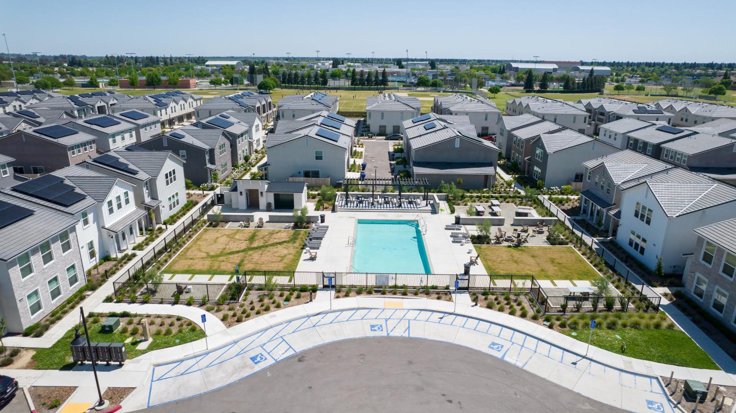 10964 N Honeysuckle Dr, Fresno, CA 93730