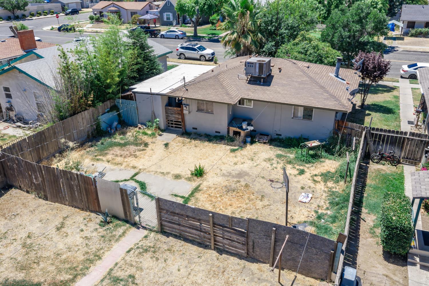 417 S J St, Madera, CA 93637