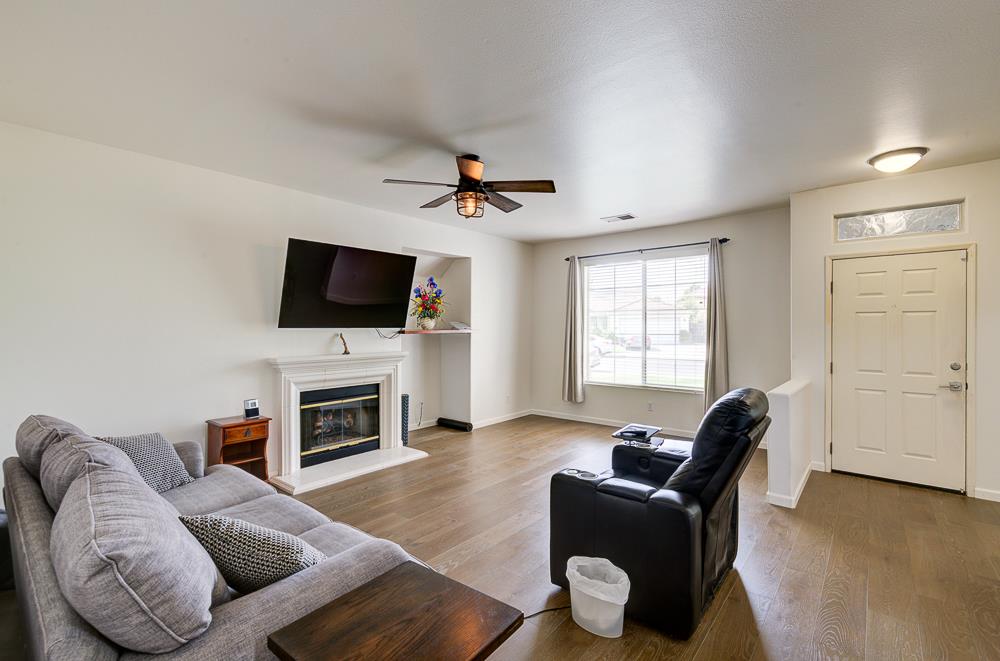 5683 E Grove Ave, Fresno, CA 93727