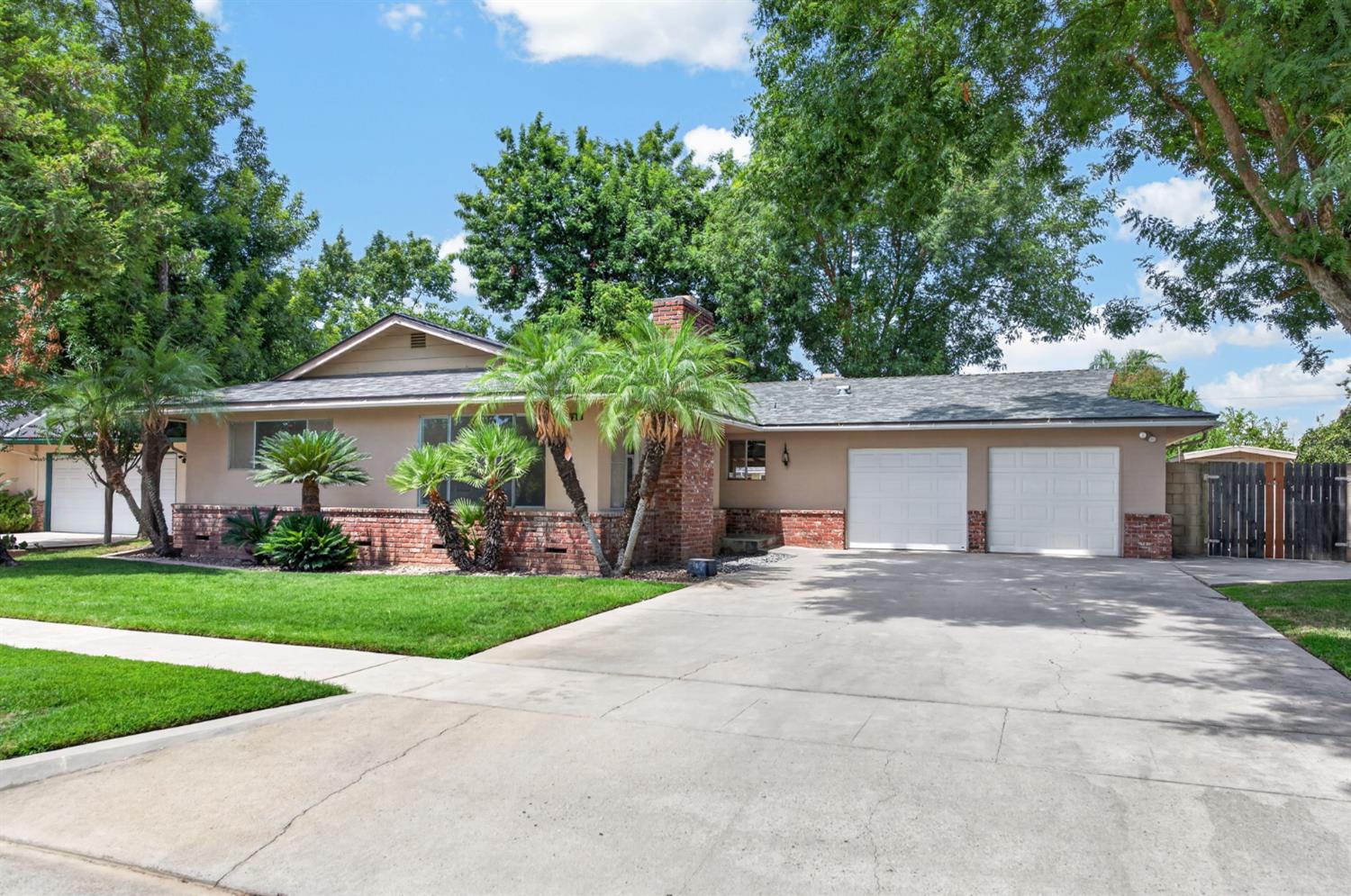 520 W Acacia Ave, Fresno, CA 93705
