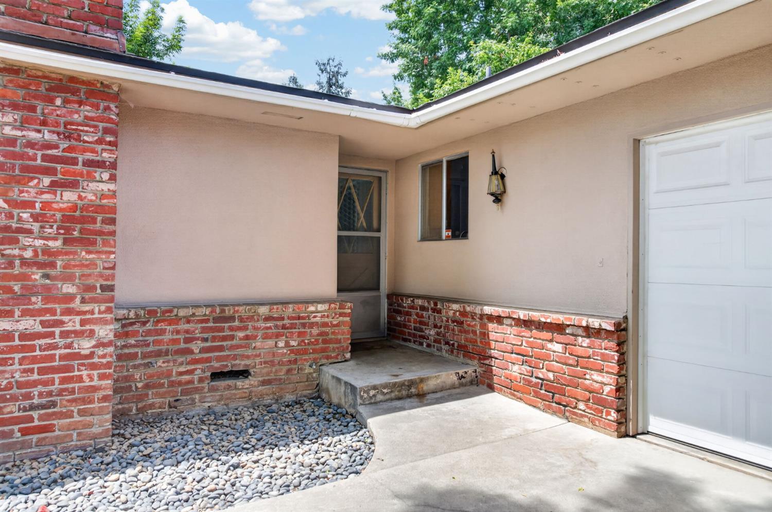 520 W Acacia Ave, Fresno, CA 93705