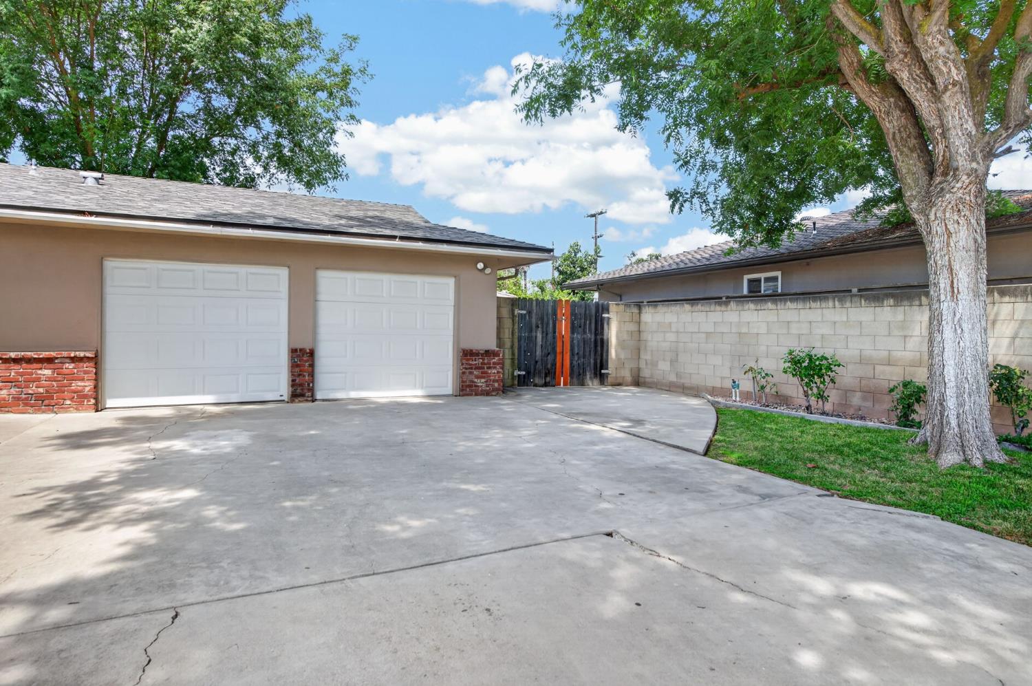520 W Acacia Ave, Fresno, CA 93705