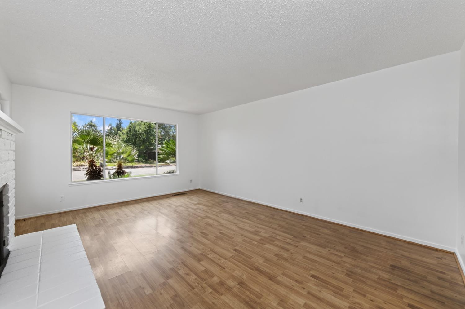 520 W Acacia Ave, Fresno, CA 93705