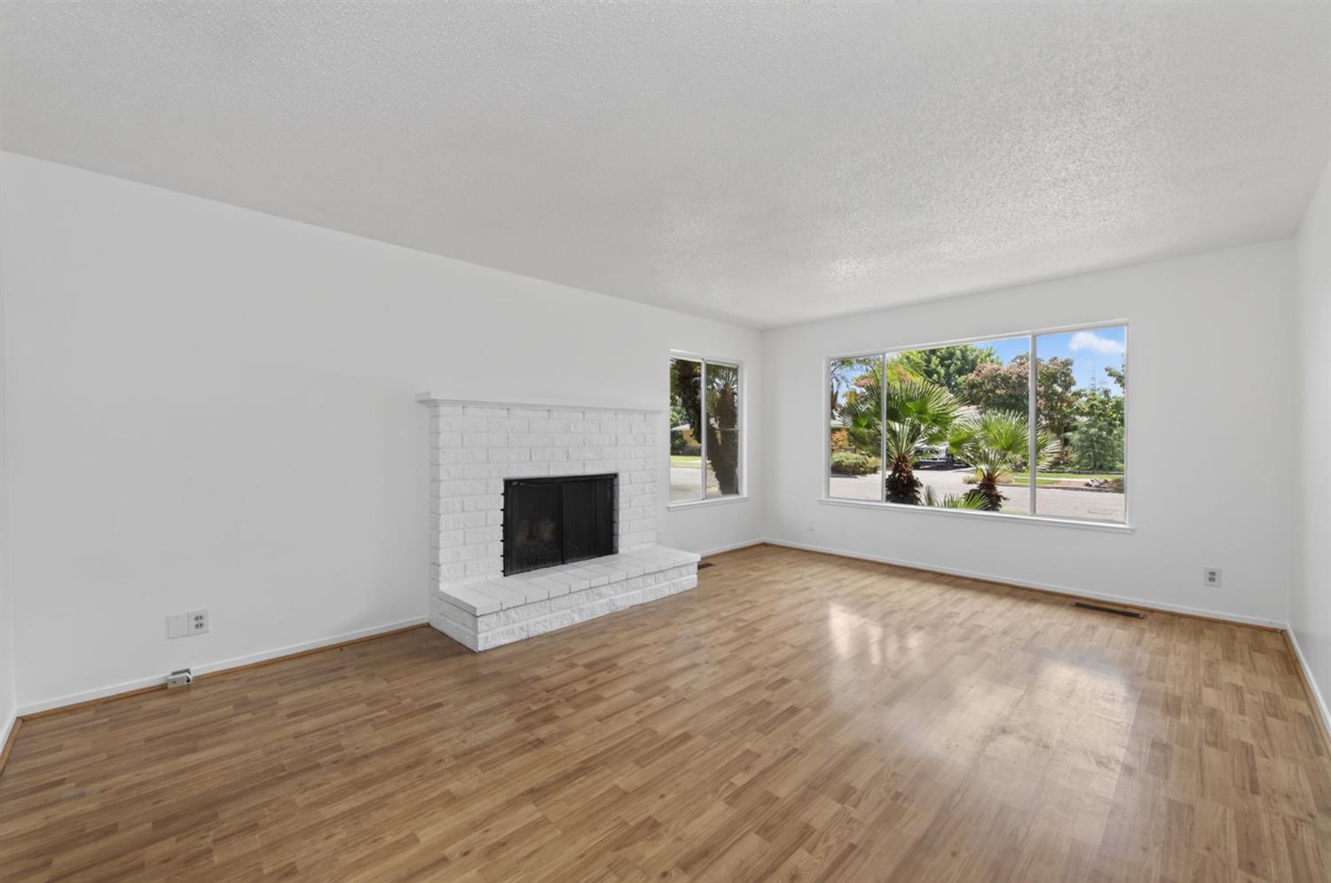 520 W Acacia Ave, Fresno, CA 93705