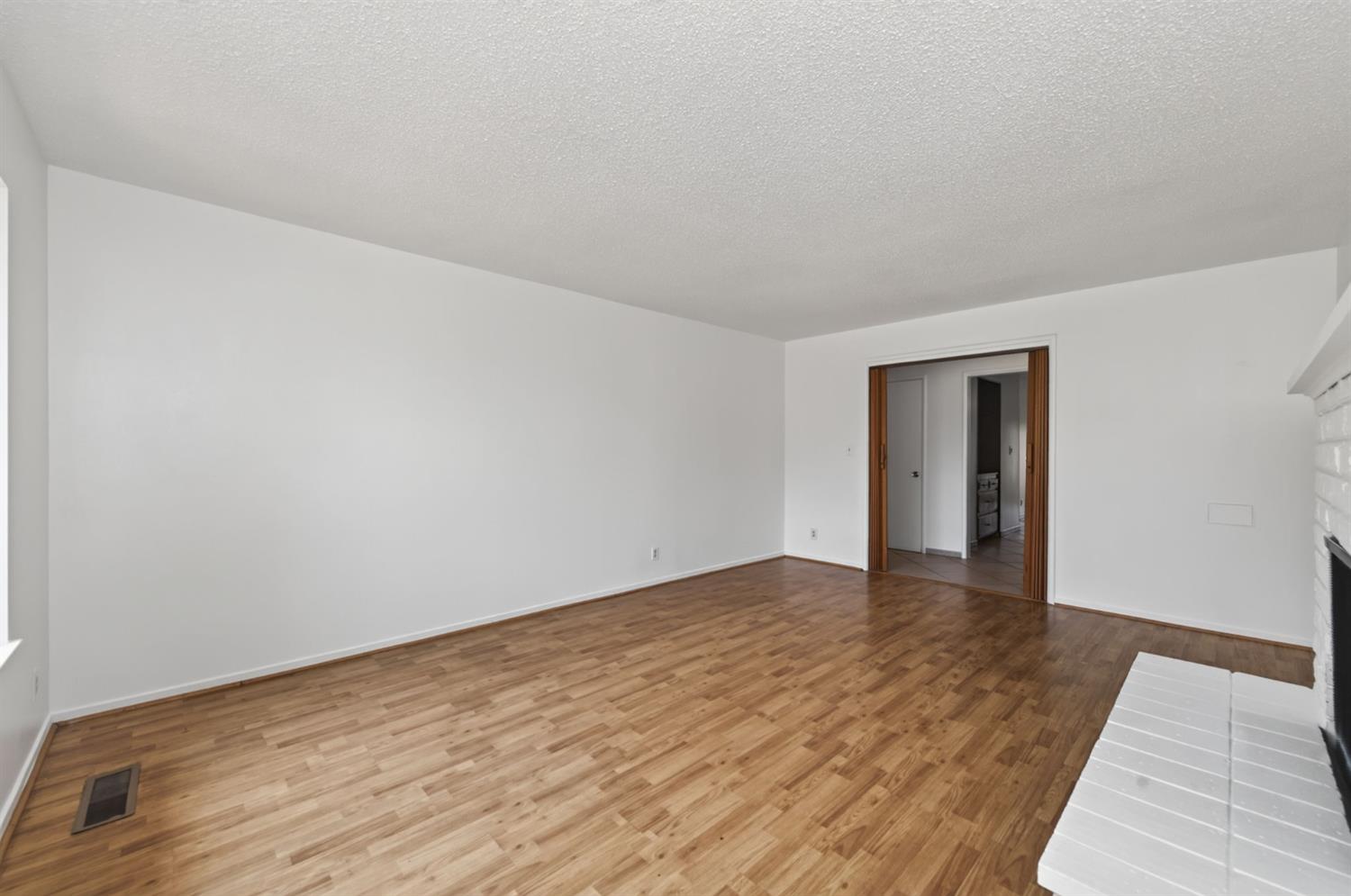 520 W Acacia Ave, Fresno, CA 93705