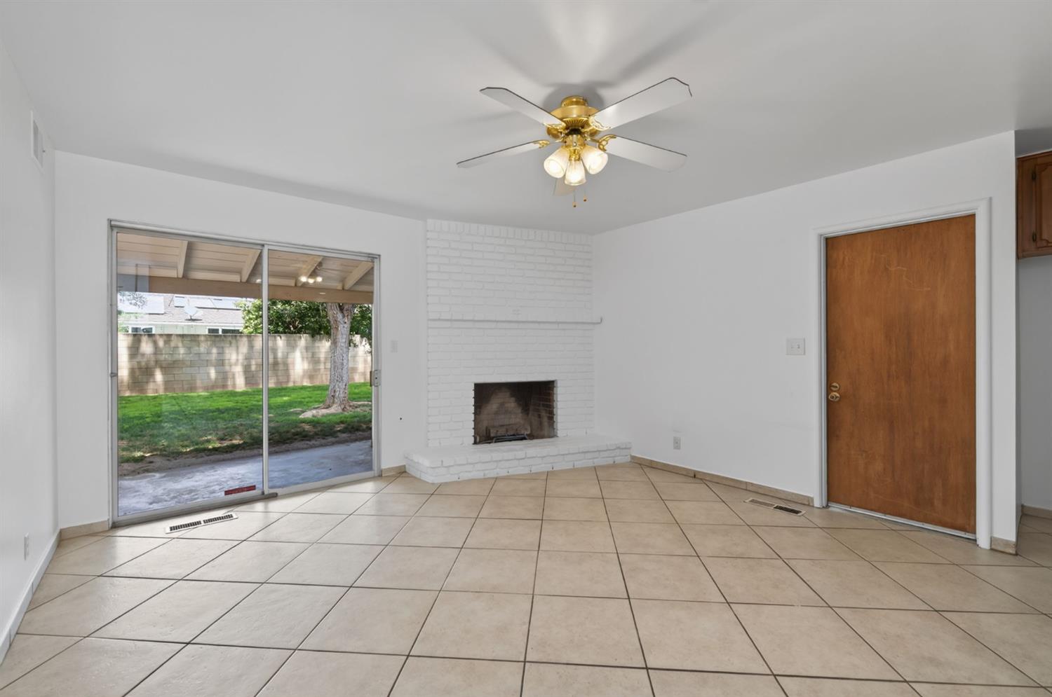 520 W Acacia Ave, Fresno, CA 93705