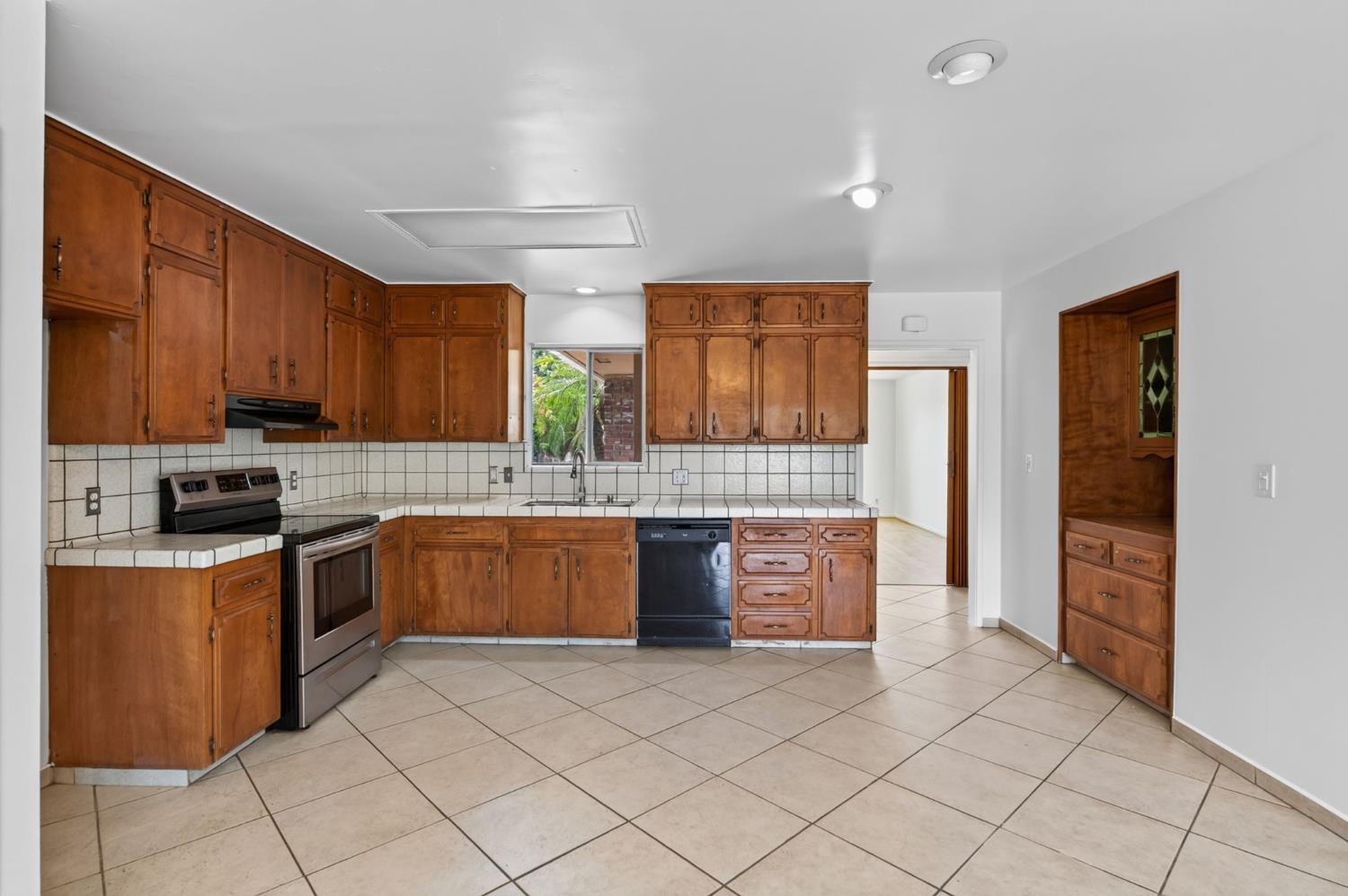 520 W Acacia Ave, Fresno, CA 93705